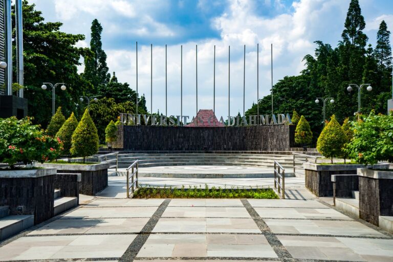 Universitas Gadjah Mada: Taklukkan Ujian Masuk UGM Sekarang dan Pastikan Langkah Anda Menuju Kampus Impian