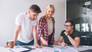 Blogger Review Produk: Strategi Promosi Digital yang Mampu Meningkatkan Kepercayaan dan Penjualan